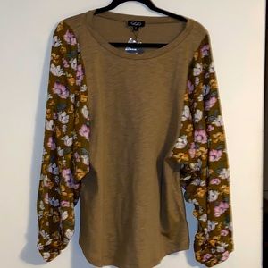 Floral print dolman sleeve round hem top